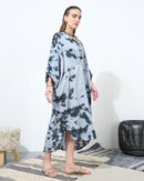 V-neck and collar embroidered design with front button and both side pockets, sleeves cuff folded style kaftan 4166 - قفطان