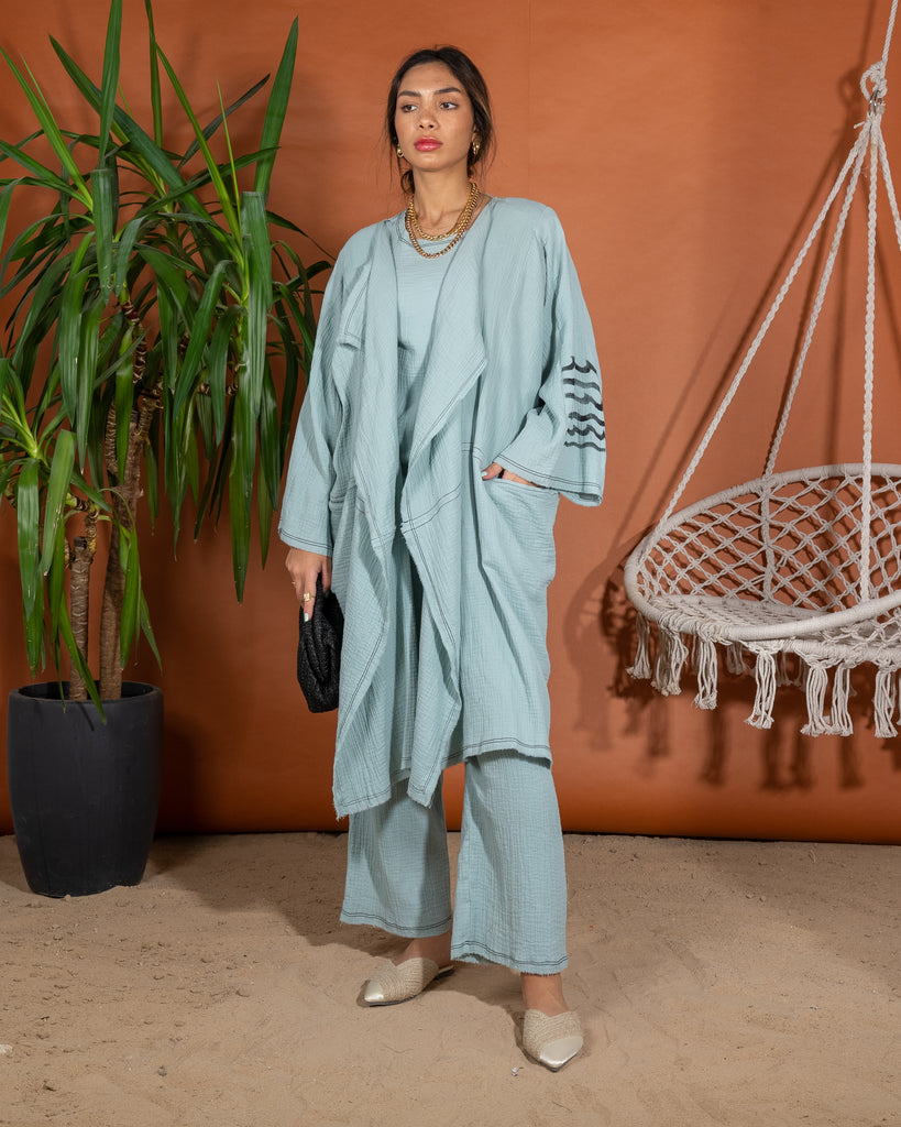 Oversized Top with Open Front and Pockets Sleeveless Inner, Wide Leg Pants Short 3 Pieces Set 3442 - طقم ٣ قطع
