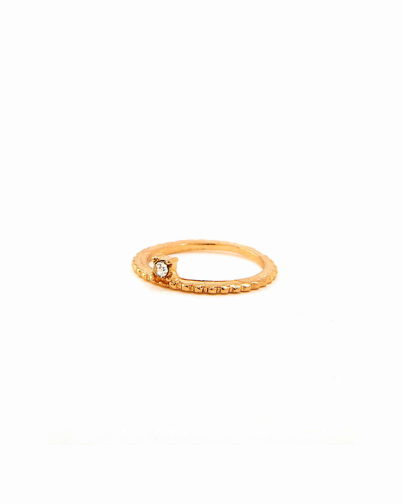 CLASSIC SINGLE STONE W/CONNECTING DOTS GOLD PLATED RING 2466  - قلادة